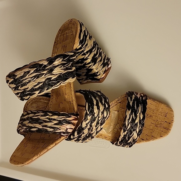 Chunky black and tan heels - Picture 2 of 5